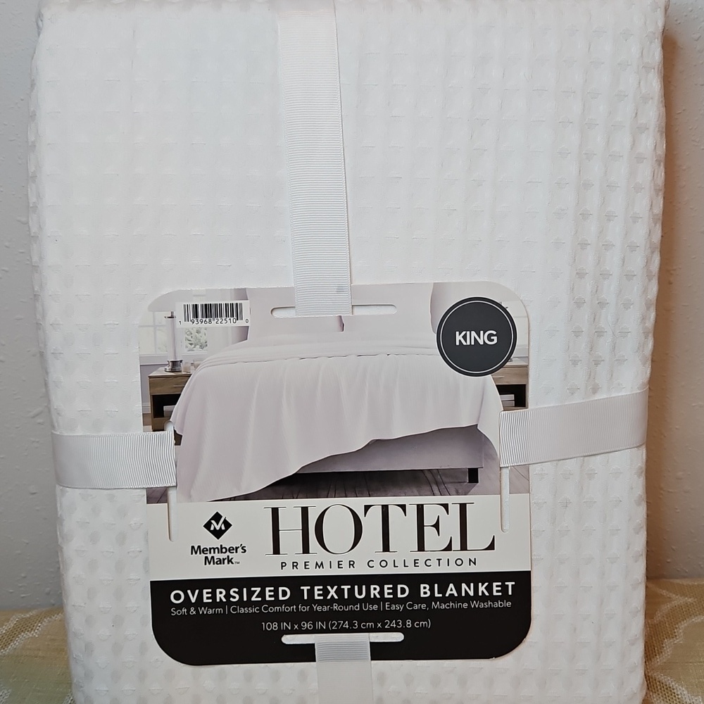 Member’s Mark Hotel Waffle Knit King Size White Blanket Coverlet Bedspread NWT - Picture 4 of 8